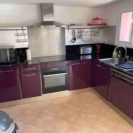 Holiday home Climatisee Piscine 3 A 800m *