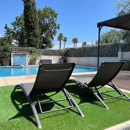 Holiday home Climatisee Piscine 3 A 800m *