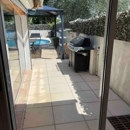 Hébergement de vacances Climatisée Piscine 3 à 800m