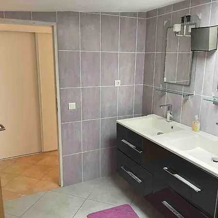 Climatisée Piscine 3 à 800m * Antibes