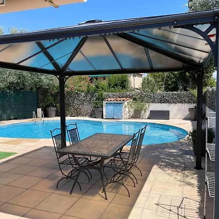 Hébergement de vacances Climatisée Piscine 3 à 800m